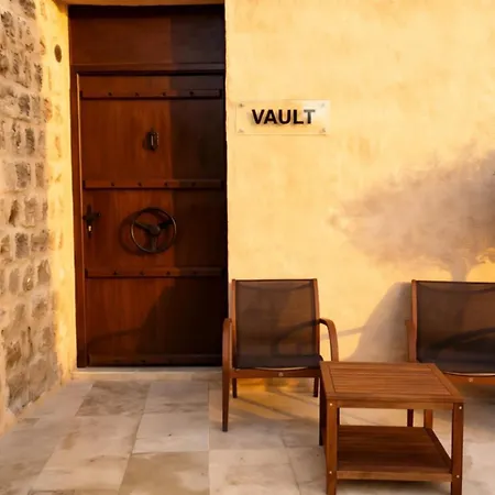 Medieval Arches Apartment *
