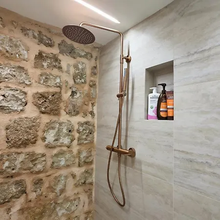 Medieval Arches Apartment *