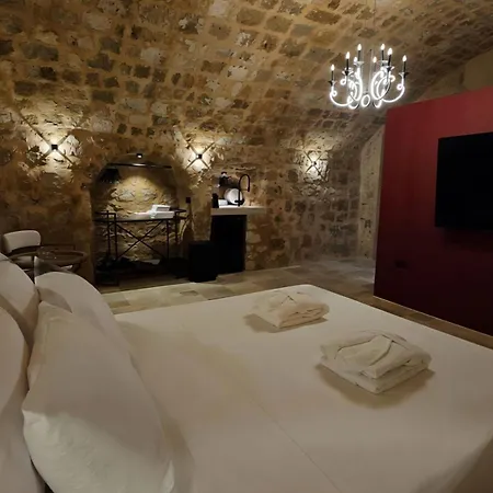 Medieval Arches Apartment *